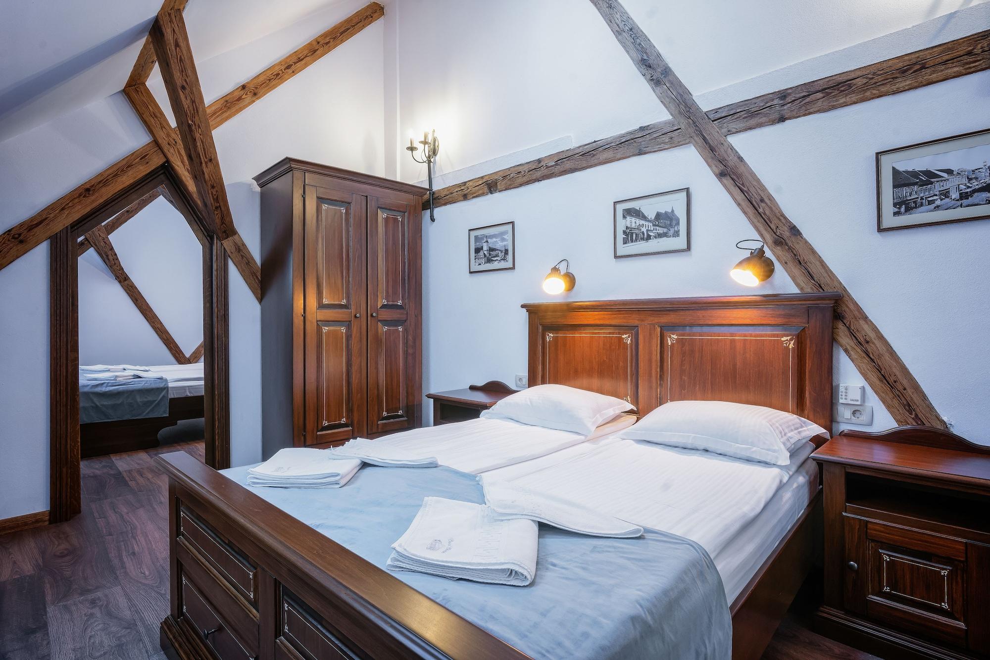 בראשוב Hotel Boutique Casa Chitic -Hotel And Restaurant Str Johann Gott Nr7 מראה חיצוני תמונה