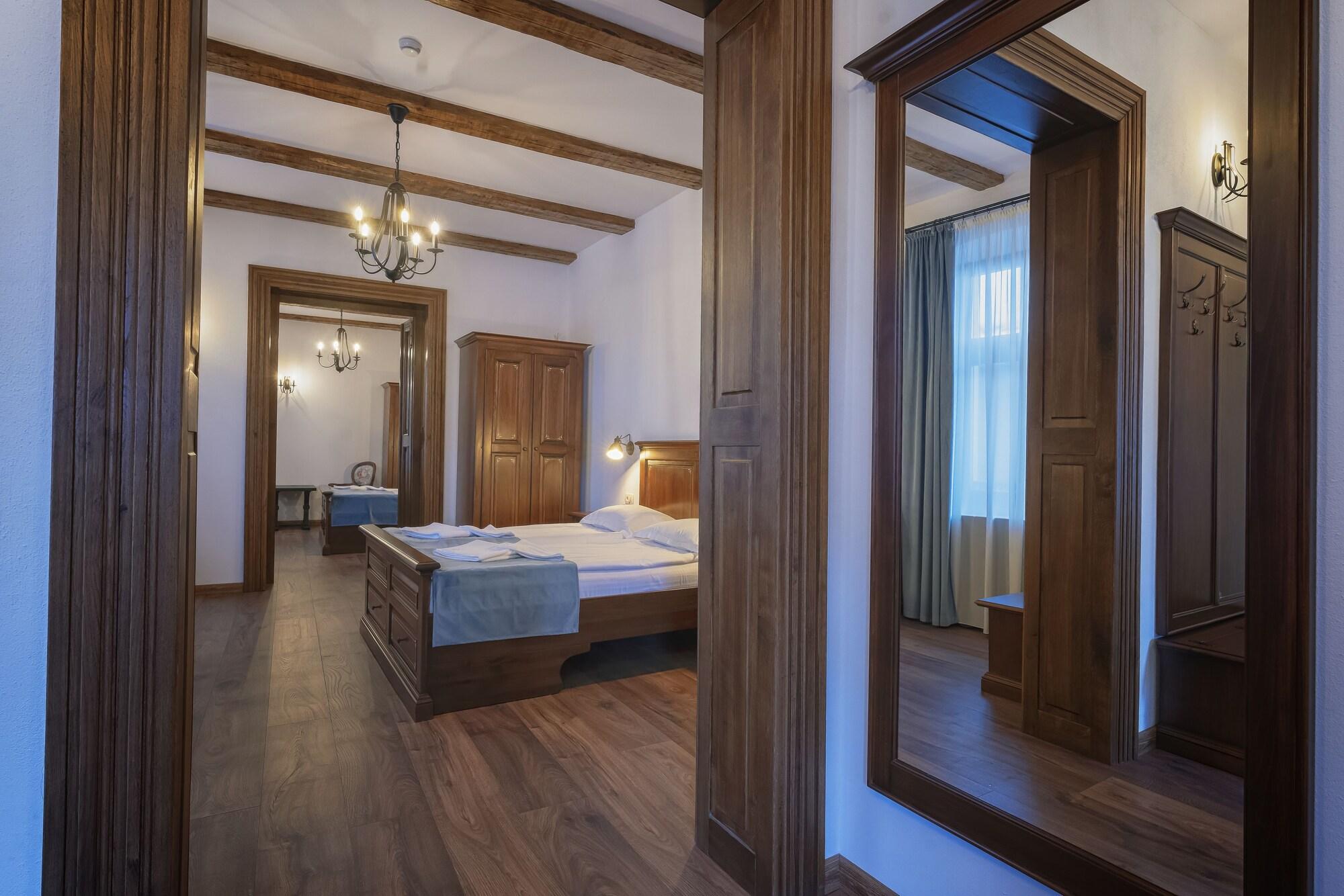 בראשוב Hotel Boutique Casa Chitic -Hotel And Restaurant Str Johann Gott Nr7 מראה חיצוני תמונה