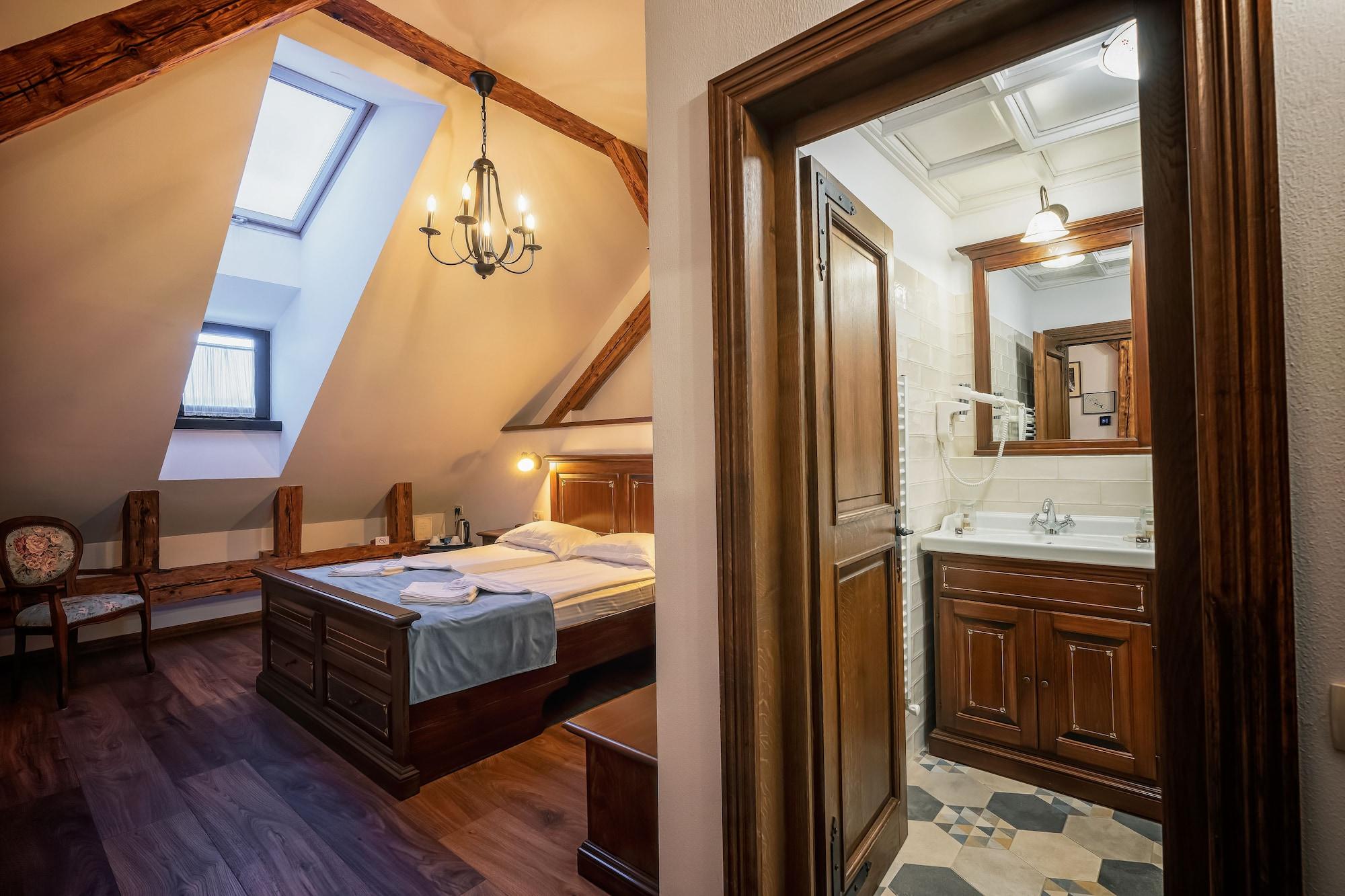 בראשוב Hotel Boutique Casa Chitic -Hotel And Restaurant Str Johann Gott Nr7 מראה חיצוני תמונה
