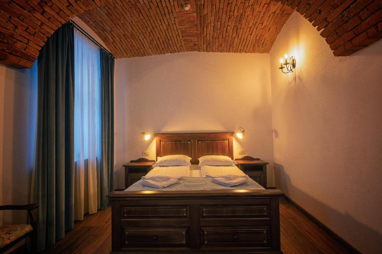 בראשוב Hotel Boutique Casa Chitic -Hotel And Restaurant Str Johann Gott Nr7 מראה חיצוני תמונה