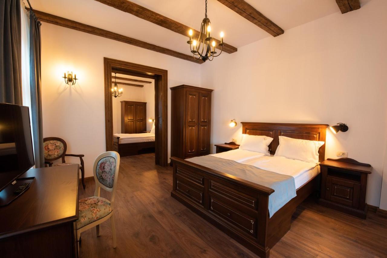 בראשוב Hotel Boutique Casa Chitic -Hotel And Restaurant Str Johann Gott Nr7 מראה חיצוני תמונה